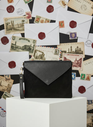 THE LETTER , LARGE ENVELOPE & CROSSBODY BAG , BLACK