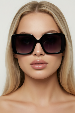 DEBBIE , MEDIUM SQUARE SUNGLASSES , BLACK
